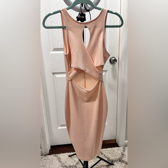 Elegant Peach Sleeveless Dress - Picture 1 of 3